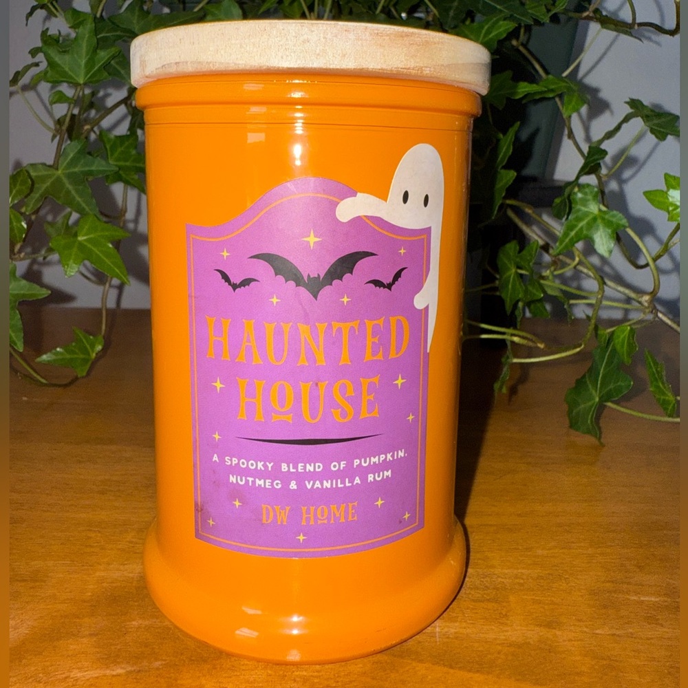 NWT 

DW Home 

Haunted House Candle